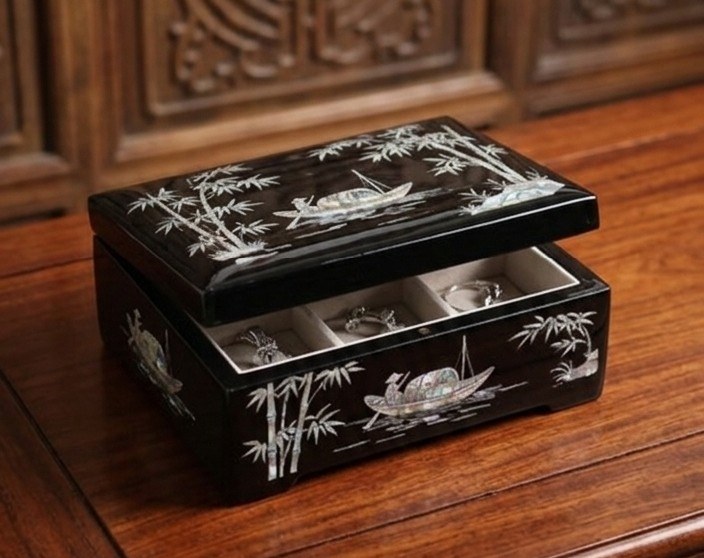 Mother-of-pearl jewelry boxes